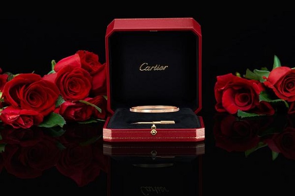 Cartier red boxs
